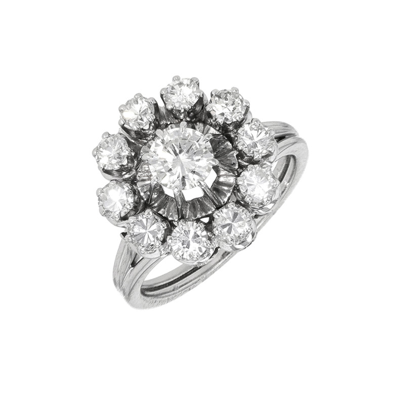 Acheter Bague vintage diamants 1.37 carat or blanc 5.88g Comme neuf - 2350,00 € Bague vintage diamants 1.37 carat or blanc 5.88g Comme neuf - reconditionné disponible sur Gemme Les Bijoux